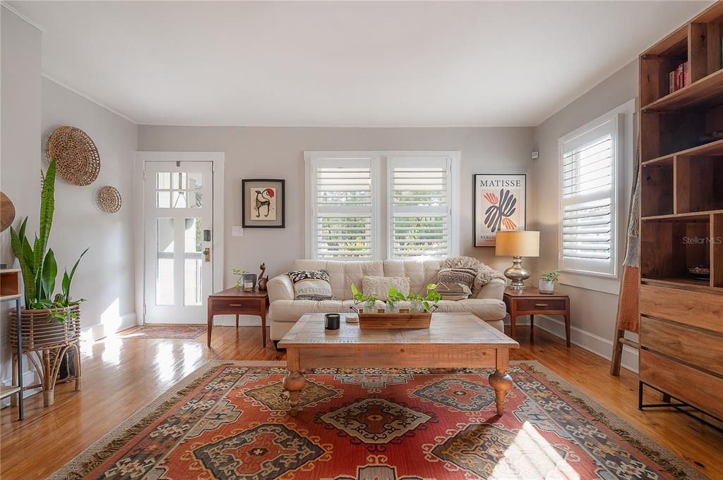 На продажу: $374,900 (2 спален, 1 ванн, 934 Квадратных фут)