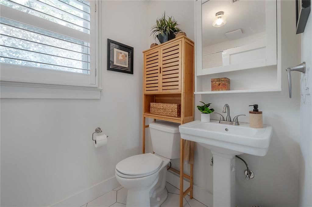 На продажу: $374,900 (2 спален, 1 ванн, 934 Квадратных фут)