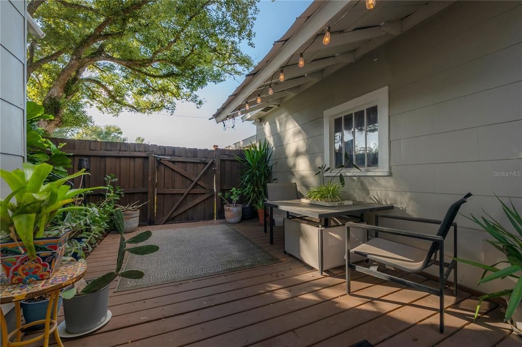 На продажу: $374,900 (2 спален, 1 ванн, 934 Квадратных фут)