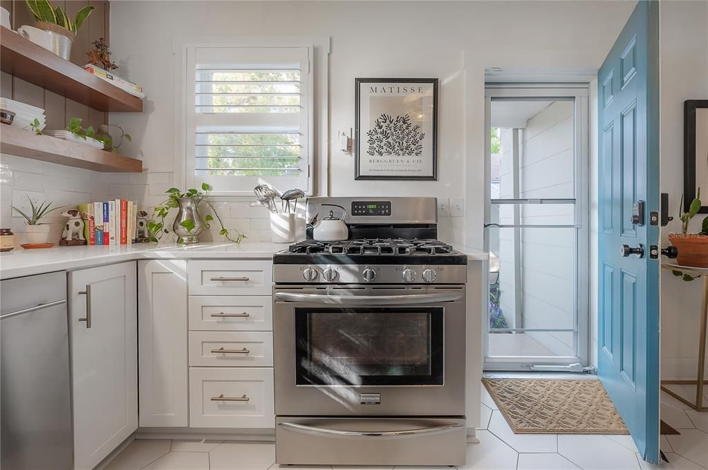 На продажу: $374,900 (2 спален, 1 ванн, 934 Квадратных фут)