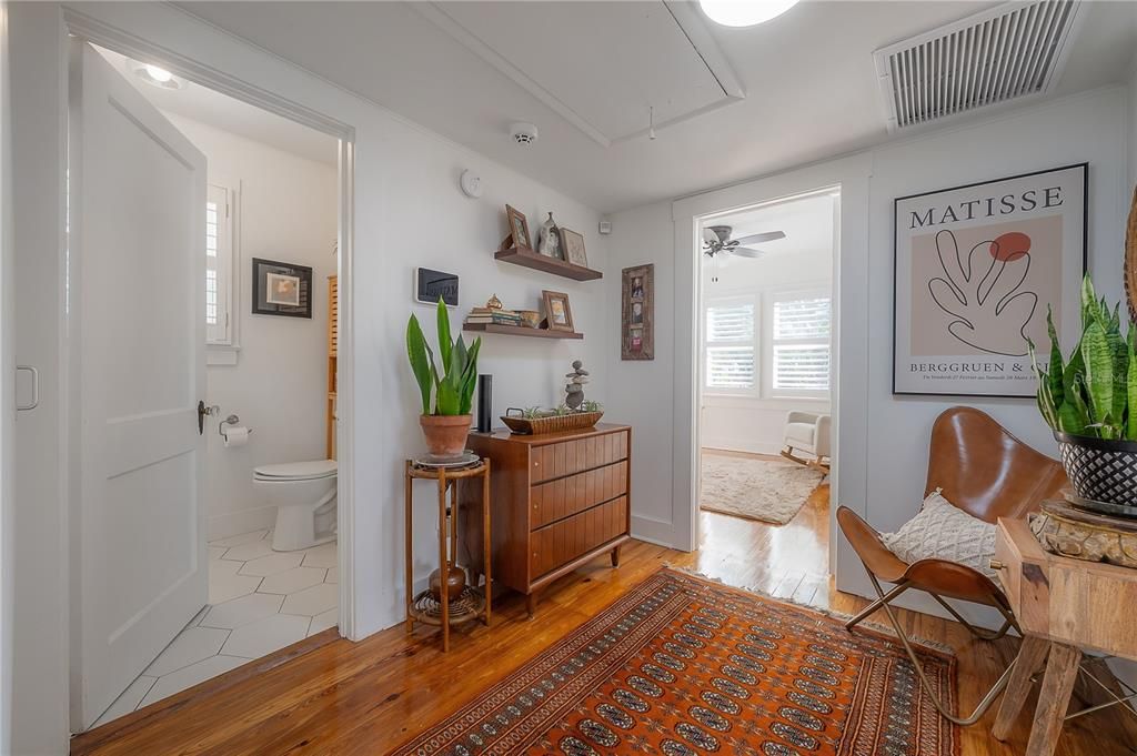 На продажу: $374,900 (2 спален, 1 ванн, 934 Квадратных фут)