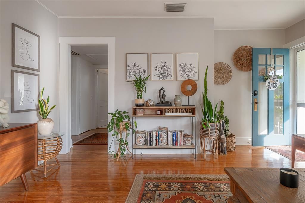 На продажу: $374,900 (2 спален, 1 ванн, 934 Квадратных фут)