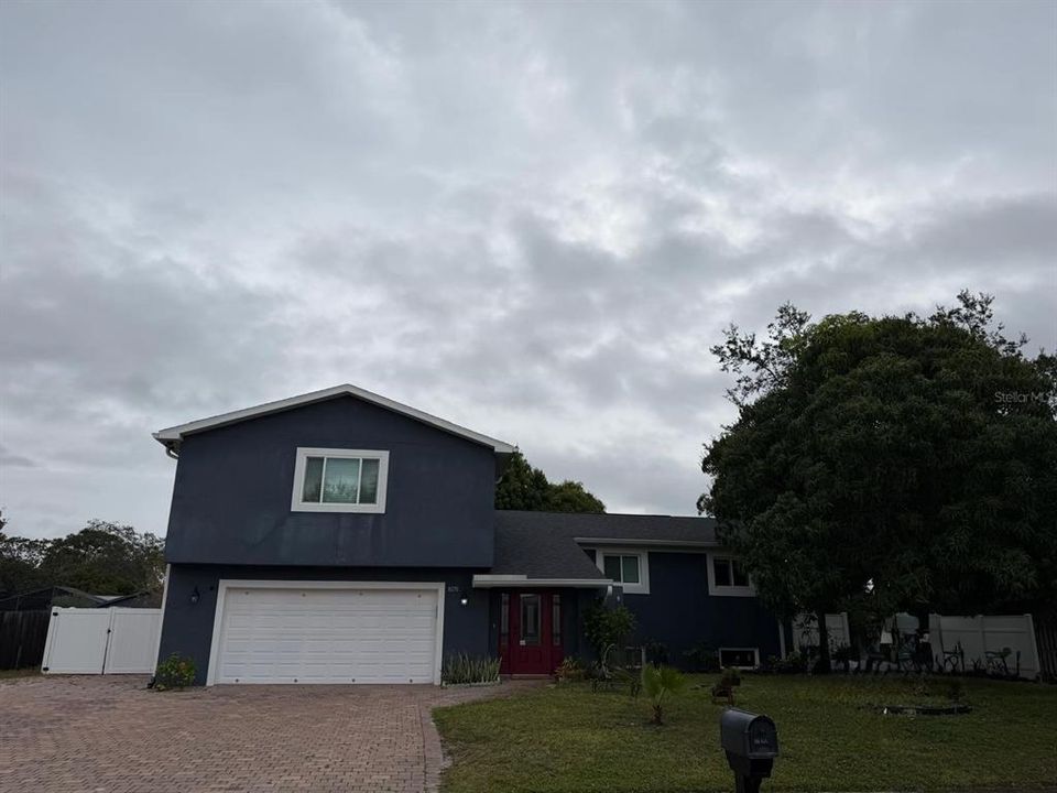 For Sale: $820,000 (5 beds, 3 baths, 2513 Square Feet)