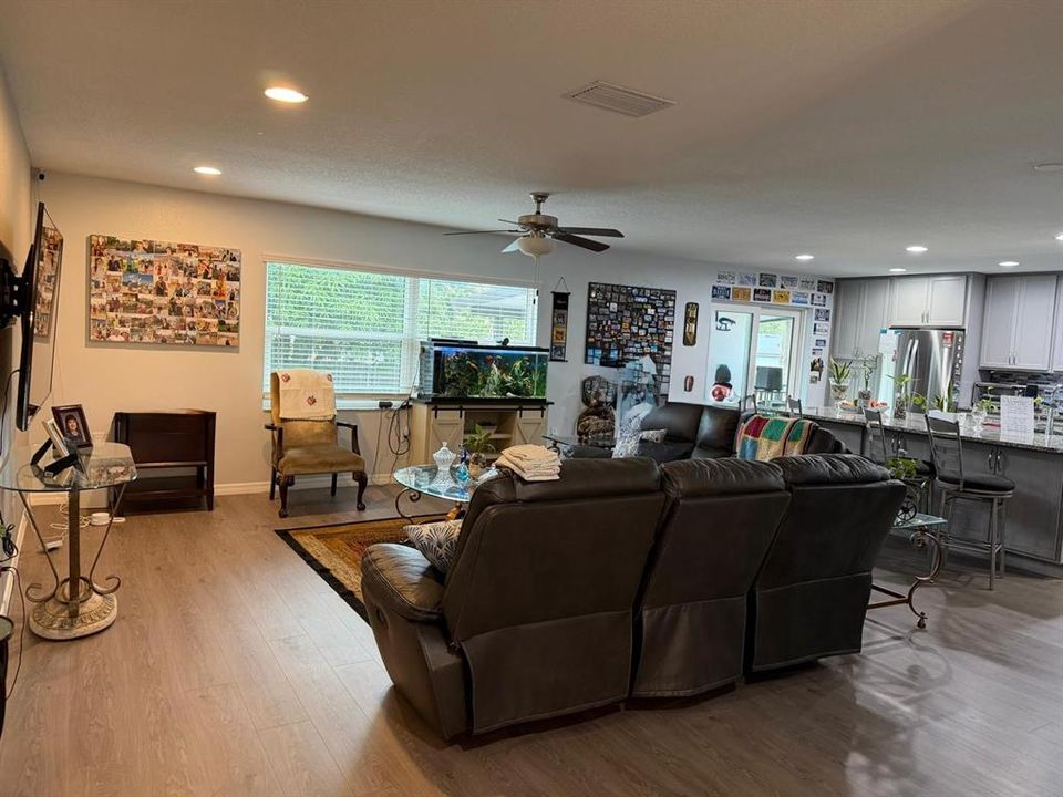 For Sale: $820,000 (5 beds, 3 baths, 2513 Square Feet)