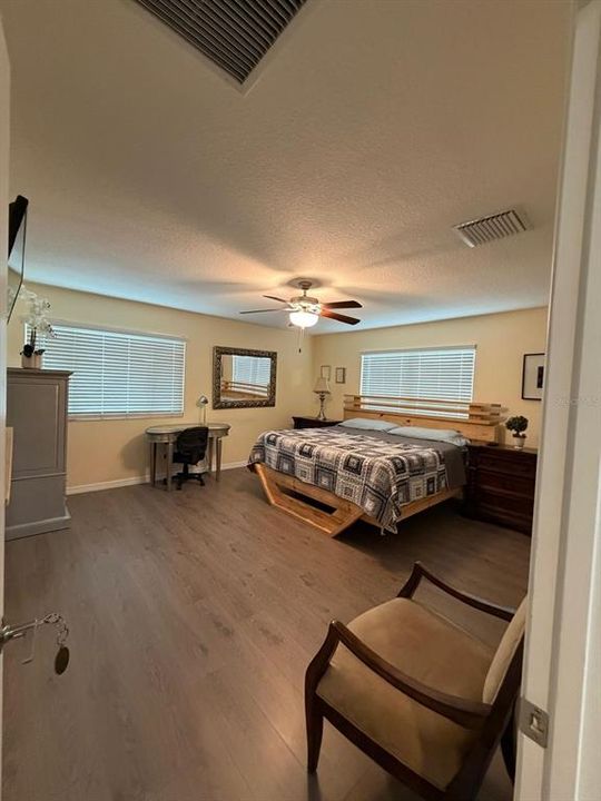 For Sale: $820,000 (5 beds, 3 baths, 2513 Square Feet)