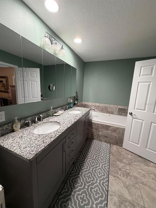 For Sale: $820,000 (5 beds, 3 baths, 2513 Square Feet)