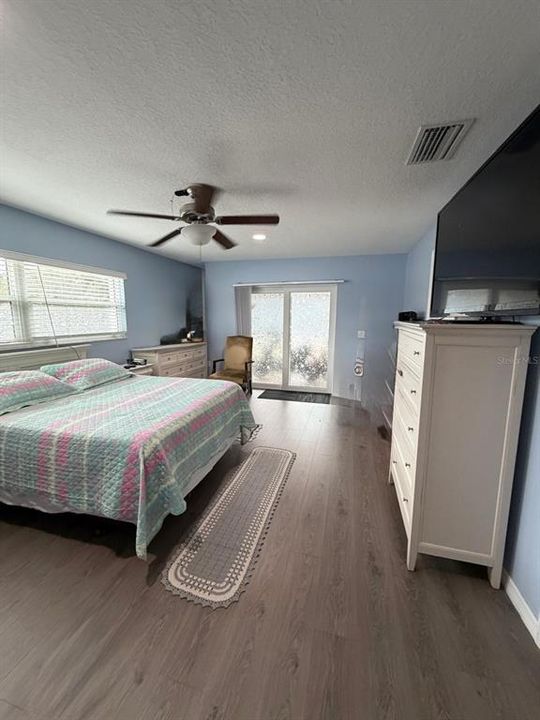 For Sale: $820,000 (5 beds, 3 baths, 2513 Square Feet)