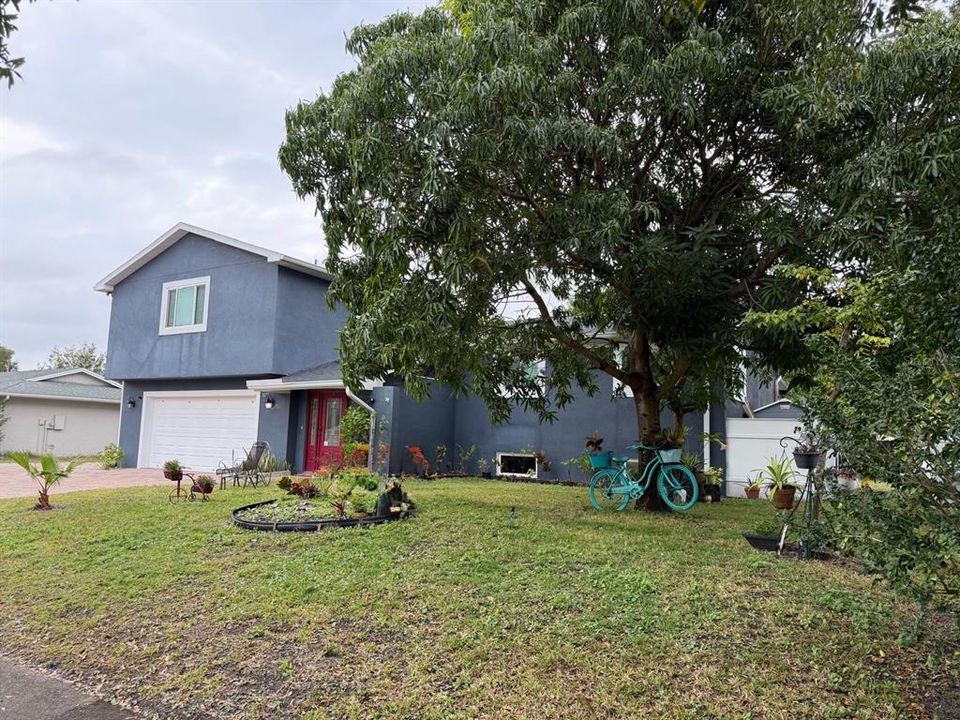 For Sale: $820,000 (5 beds, 3 baths, 2513 Square Feet)