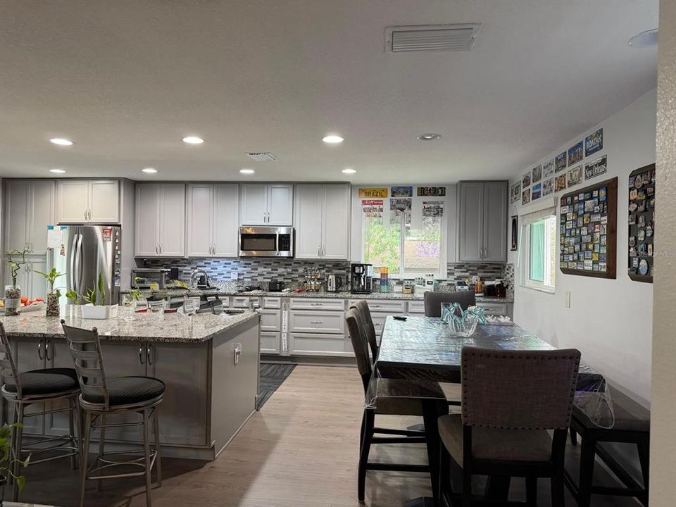 For Sale: $820,000 (5 beds, 3 baths, 2513 Square Feet)