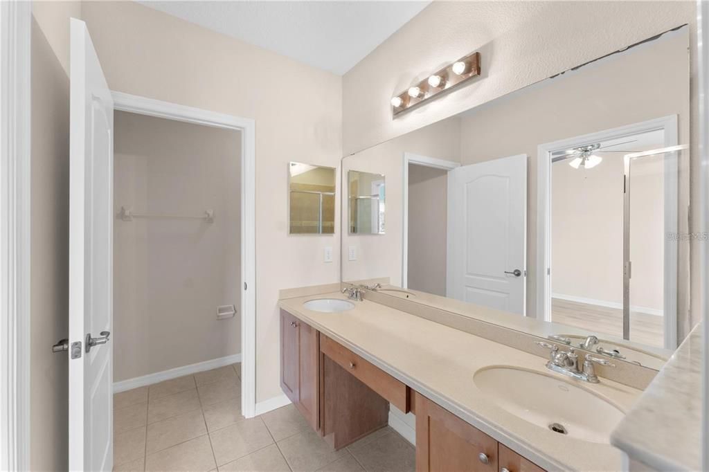 На продажу: $275,000 (3 спален, 2 ванн, 1695 Квадратных фут)