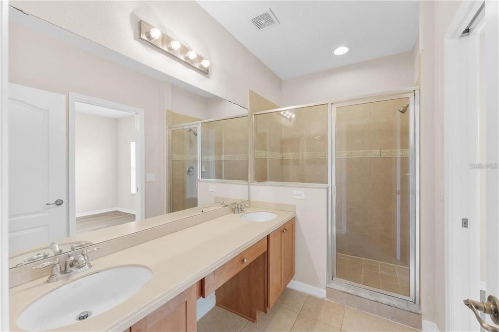 На продажу: $275,000 (3 спален, 2 ванн, 1695 Квадратных фут)