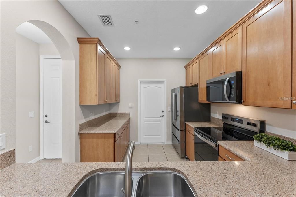 На продажу: $275,000 (3 спален, 2 ванн, 1695 Квадратных фут)