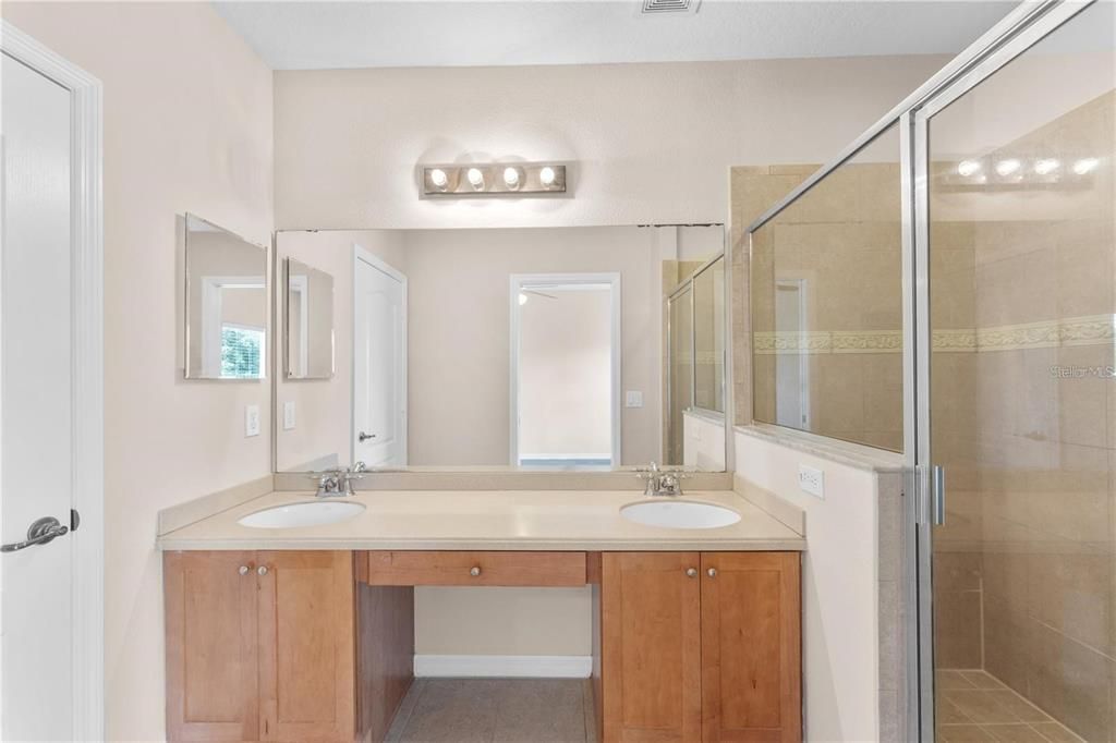 На продажу: $275,000 (3 спален, 2 ванн, 1695 Квадратных фут)