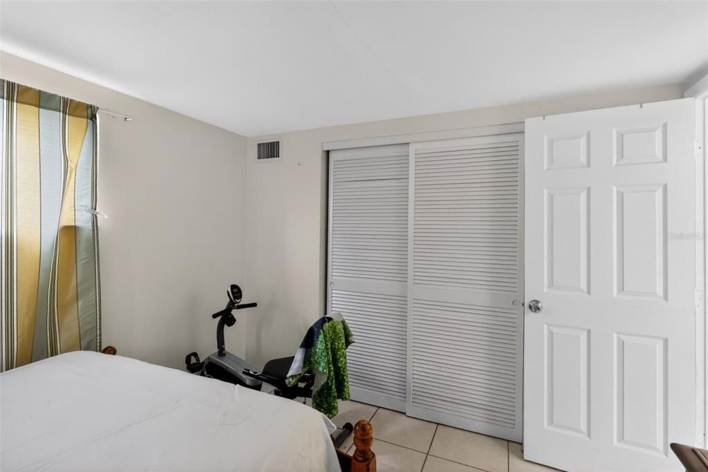 For Sale: $179,900 (2 beds, 2 baths, 1092 Square Feet)