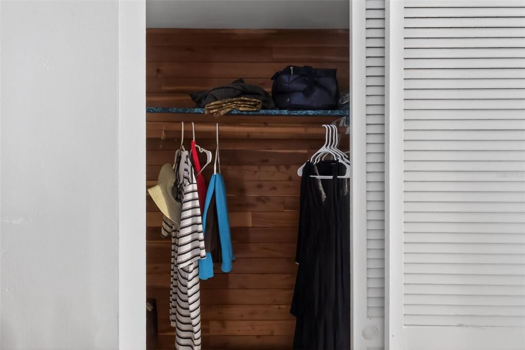 For Sale: $179,900 (2 beds, 2 baths, 1092 Square Feet)