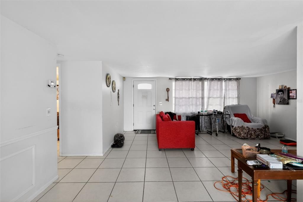 For Sale: $179,900 (2 beds, 2 baths, 1092 Square Feet)