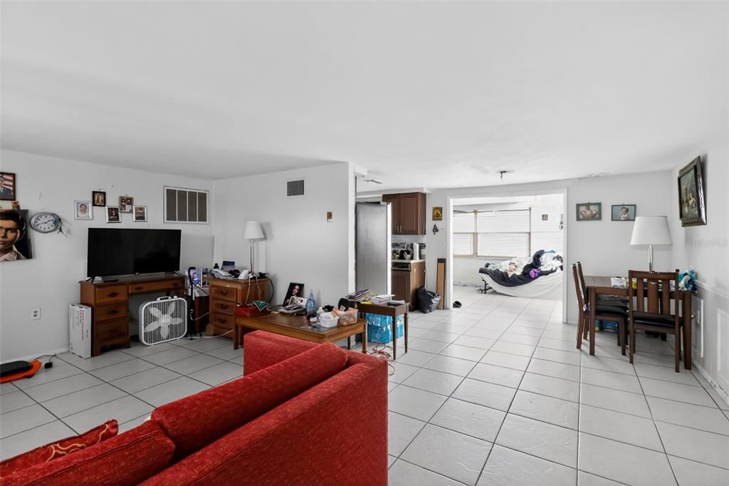 For Sale: $179,900 (2 beds, 2 baths, 1092 Square Feet)