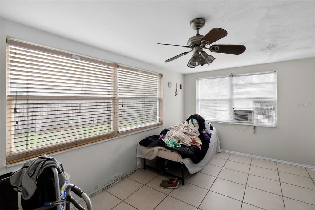 For Sale: $179,900 (2 beds, 2 baths, 1092 Square Feet)