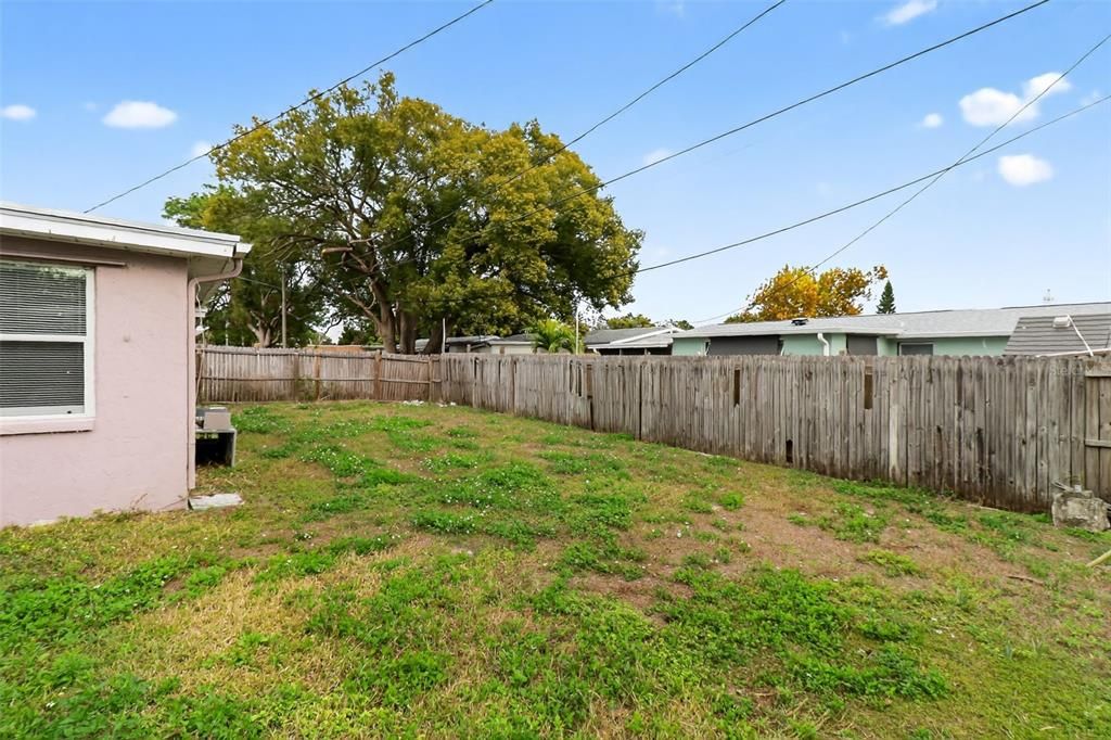 For Sale: $179,900 (2 beds, 2 baths, 1092 Square Feet)