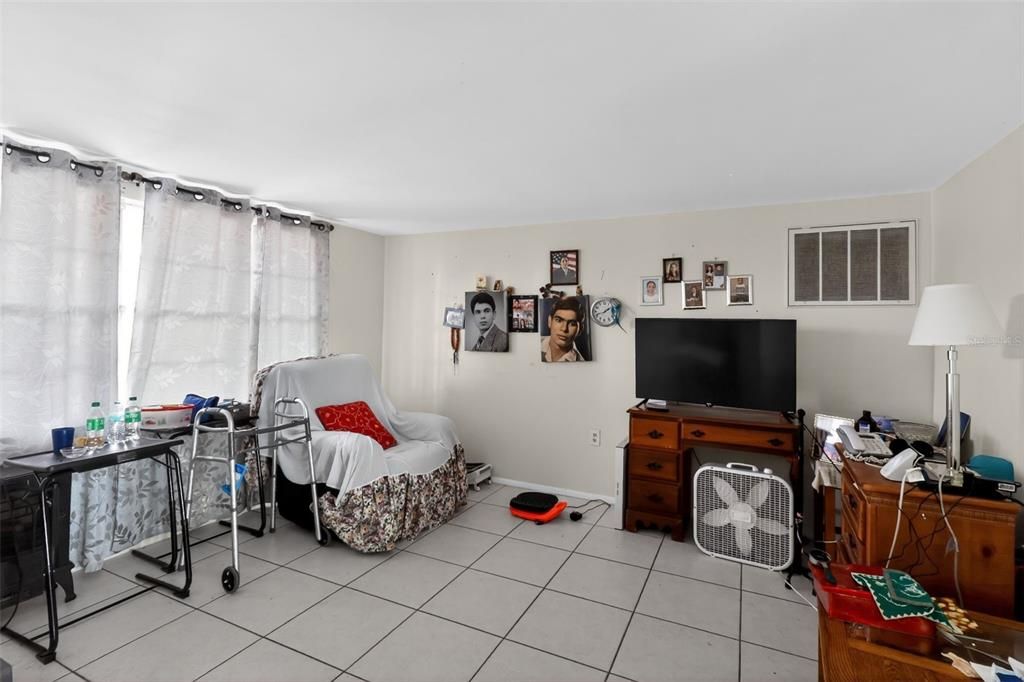 For Sale: $179,900 (2 beds, 2 baths, 1092 Square Feet)