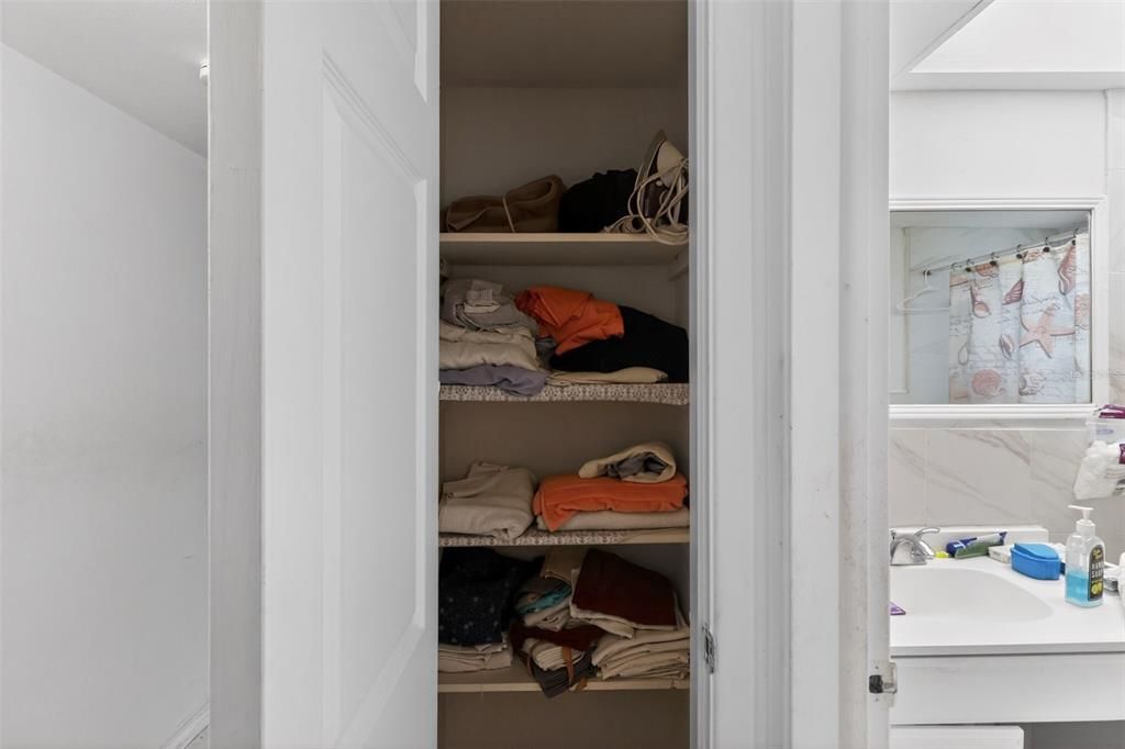 For Sale: $179,900 (2 beds, 2 baths, 1092 Square Feet)