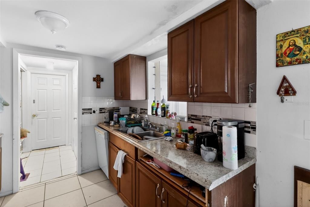 For Sale: $179,900 (2 beds, 2 baths, 1092 Square Feet)