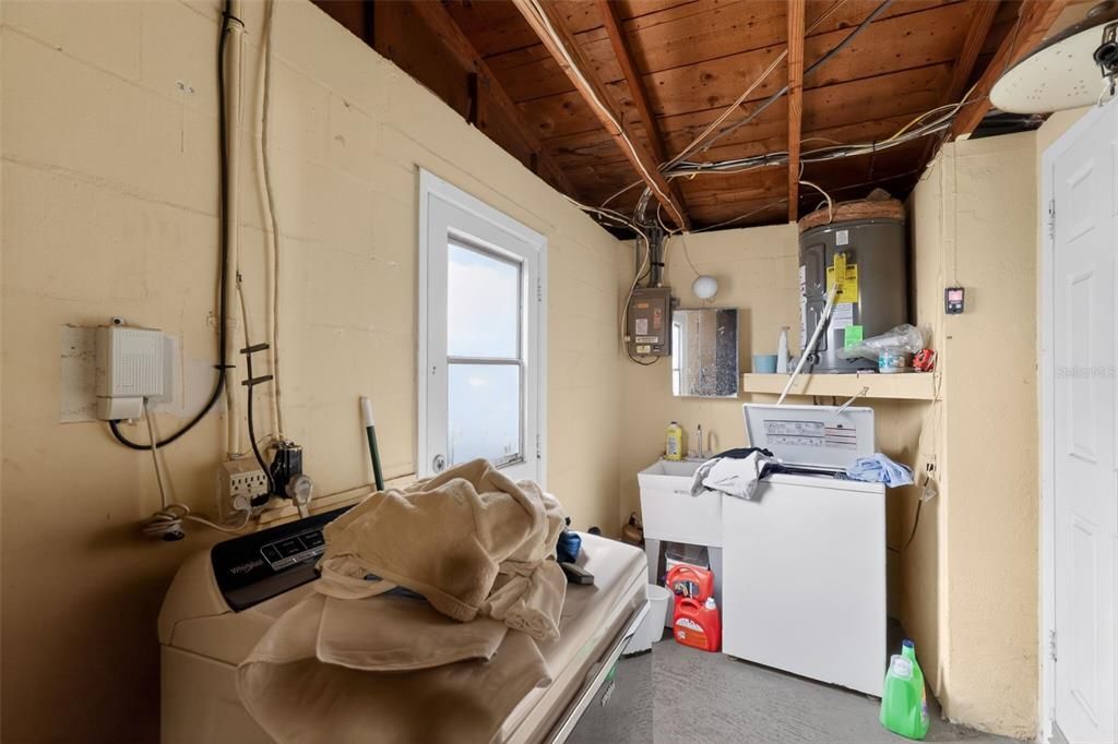 For Sale: $179,900 (2 beds, 2 baths, 1092 Square Feet)