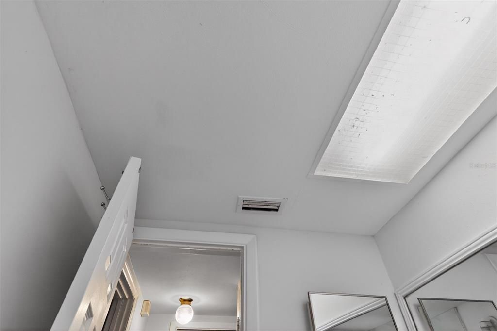 For Sale: $179,900 (2 beds, 2 baths, 1092 Square Feet)