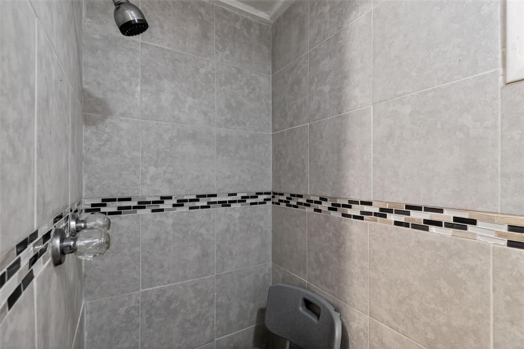 For Sale: $179,900 (2 beds, 2 baths, 1092 Square Feet)