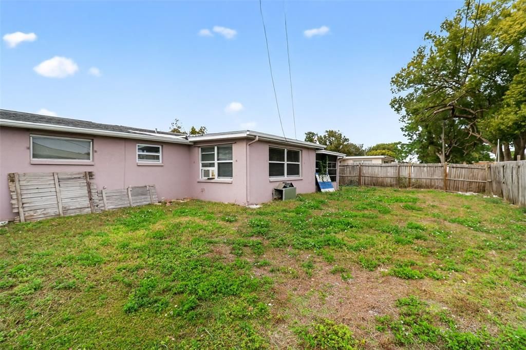 For Sale: $179,900 (2 beds, 2 baths, 1092 Square Feet)