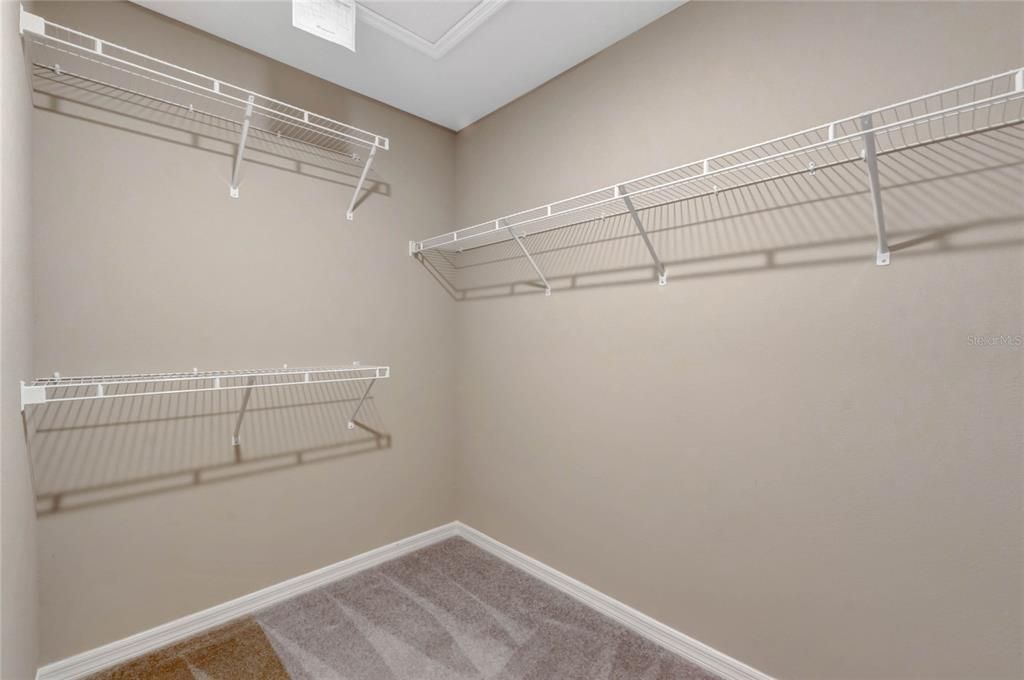 For Sale: $450,000 (4 beds, 2 baths, 2714 Square Feet)