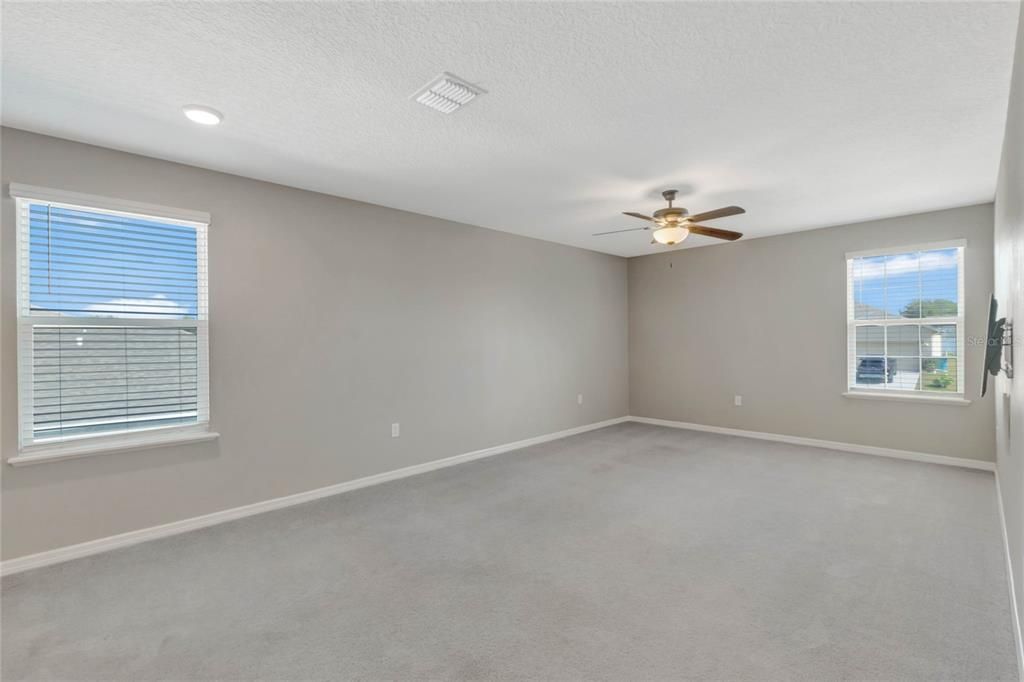 For Sale: $450,000 (4 beds, 2 baths, 2714 Square Feet)