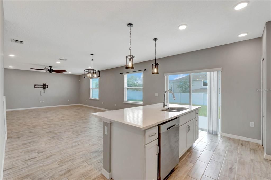 For Sale: $450,000 (4 beds, 2 baths, 2714 Square Feet)