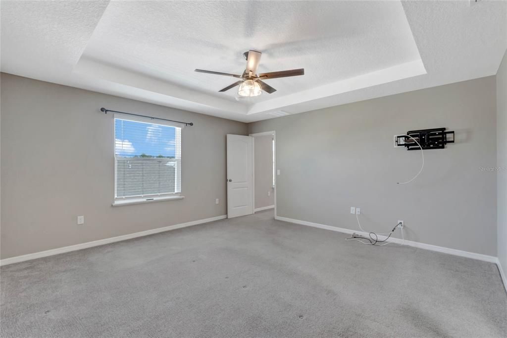 For Sale: $450,000 (4 beds, 2 baths, 2714 Square Feet)