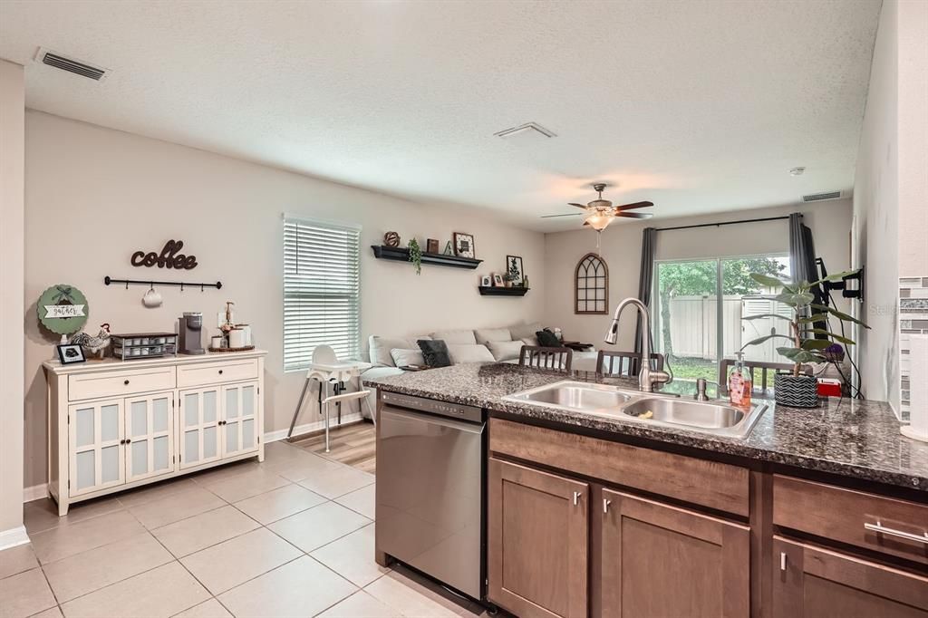 На продажу: $320,000 (3 спален, 2 ванн, 1516 Квадратных фут)