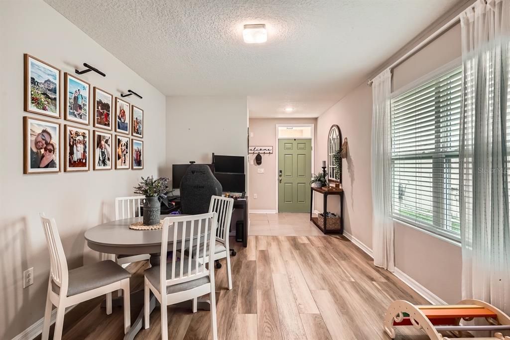 На продажу: $320,000 (3 спален, 2 ванн, 1516 Квадратных фут)