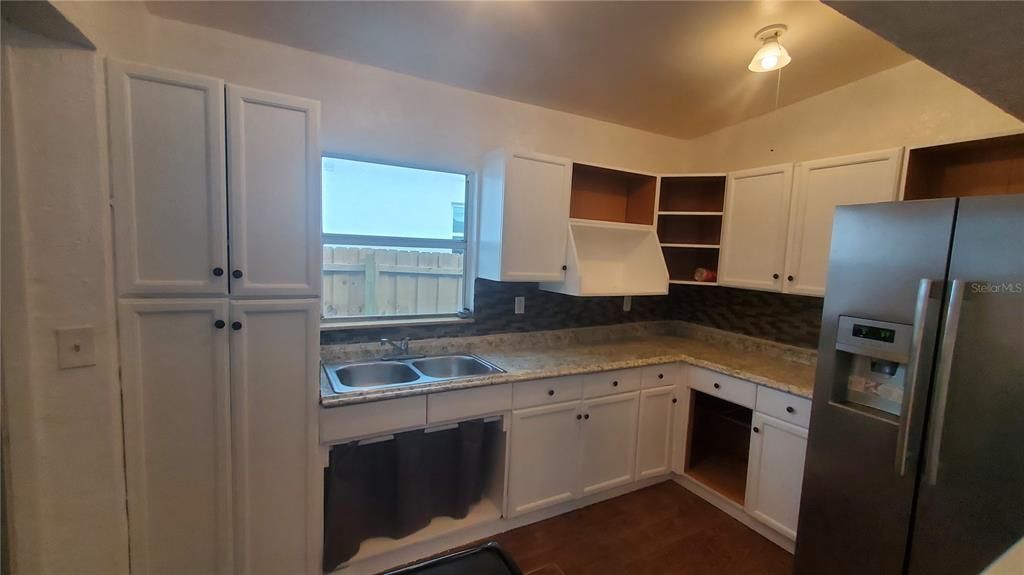 For Sale: $269,900 (4 beds, 2 baths, 1677 Square Feet)