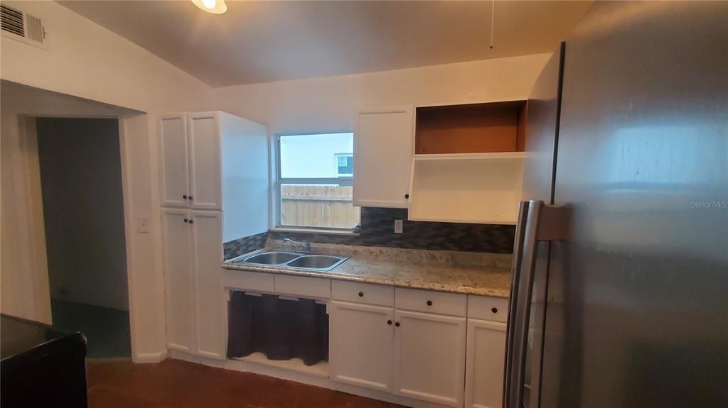 For Sale: $269,900 (4 beds, 2 baths, 1677 Square Feet)