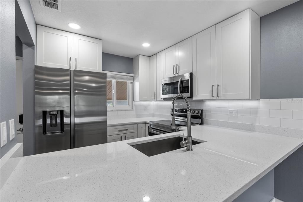 For Rent: $1,650 (2 beds, 2 baths, 864 Square Feet)