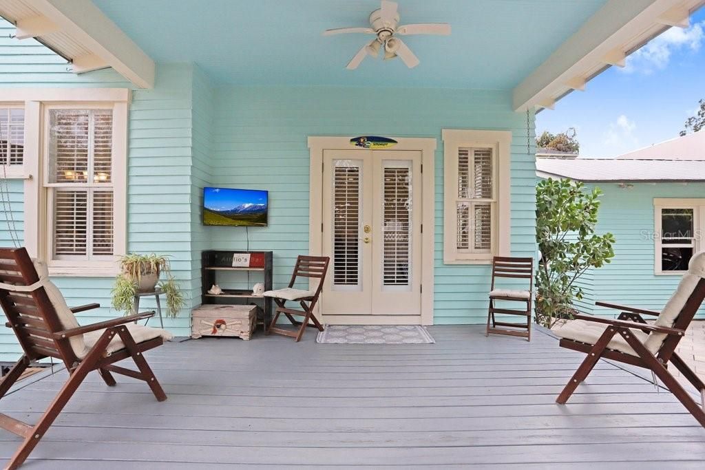 For Sale: $2,000,000 (3 beds, 2 baths, 2378 Square Feet)