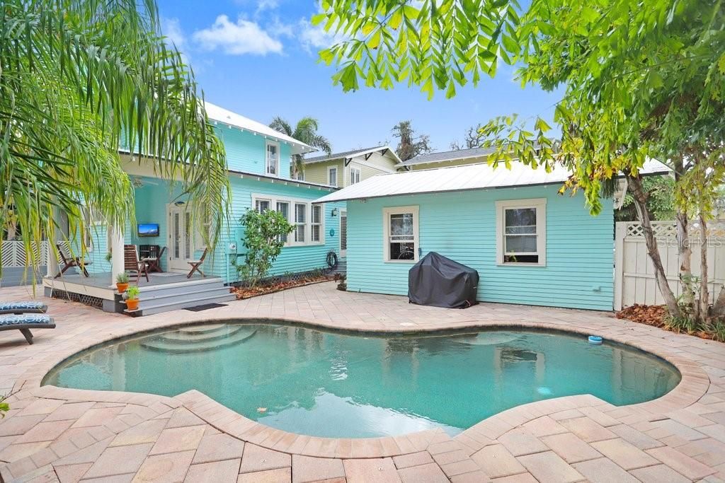 For Sale: $2,000,000 (3 beds, 2 baths, 2378 Square Feet)