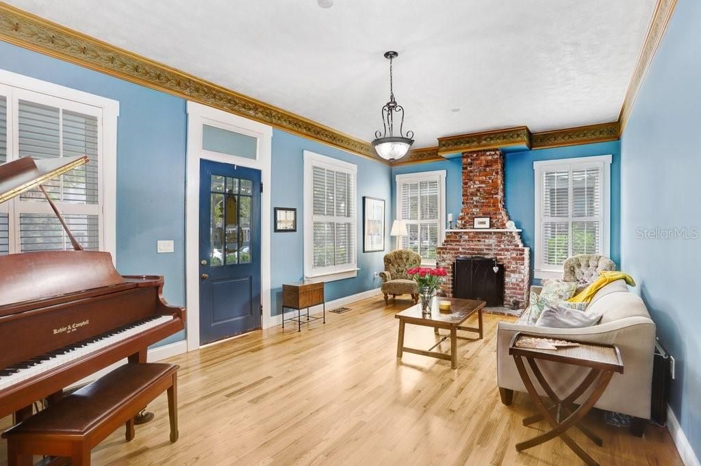 For Sale: $2,000,000 (3 beds, 2 baths, 2378 Square Feet)