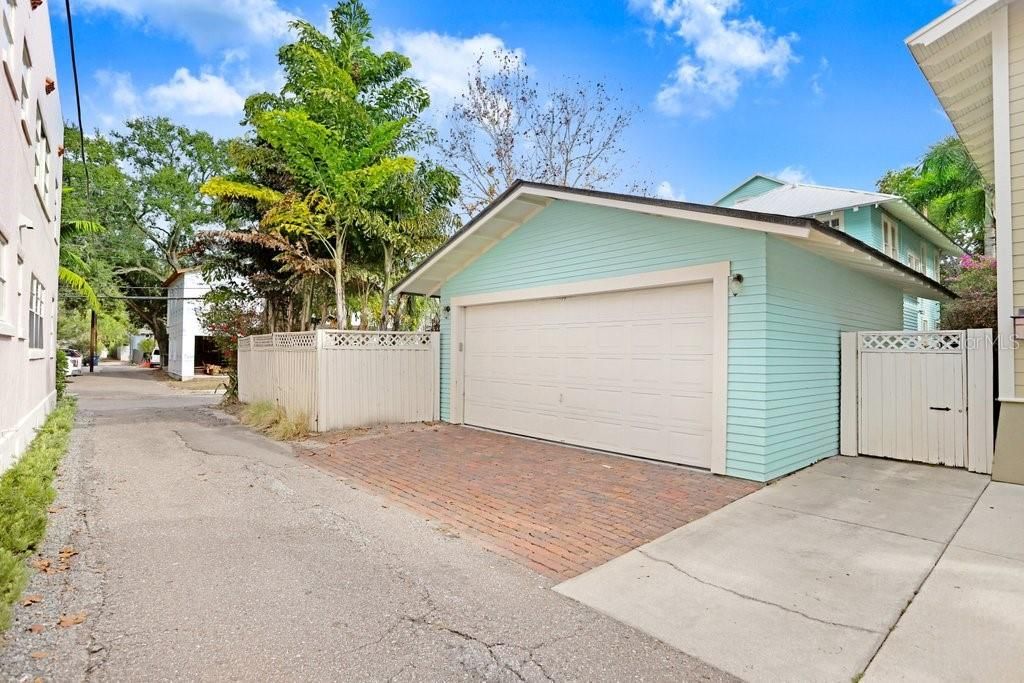 For Sale: $2,000,000 (3 beds, 2 baths, 2378 Square Feet)