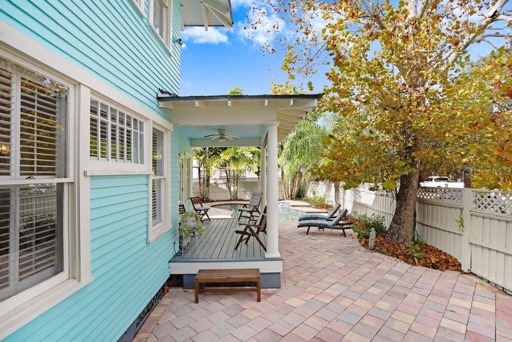 For Sale: $2,000,000 (3 beds, 2 baths, 2378 Square Feet)