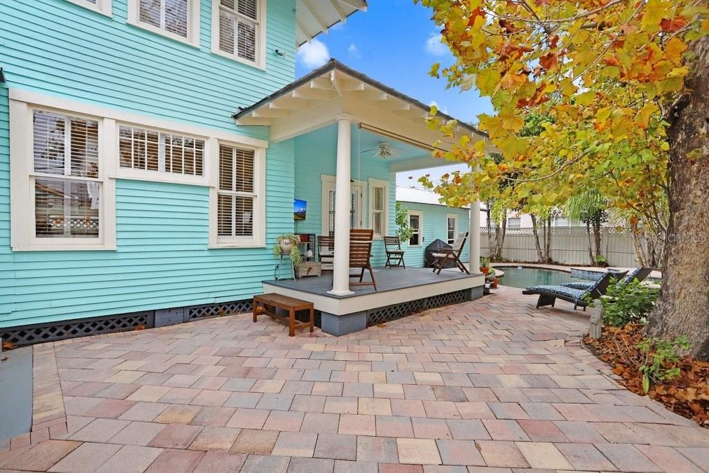 For Sale: $2,000,000 (3 beds, 2 baths, 2378 Square Feet)