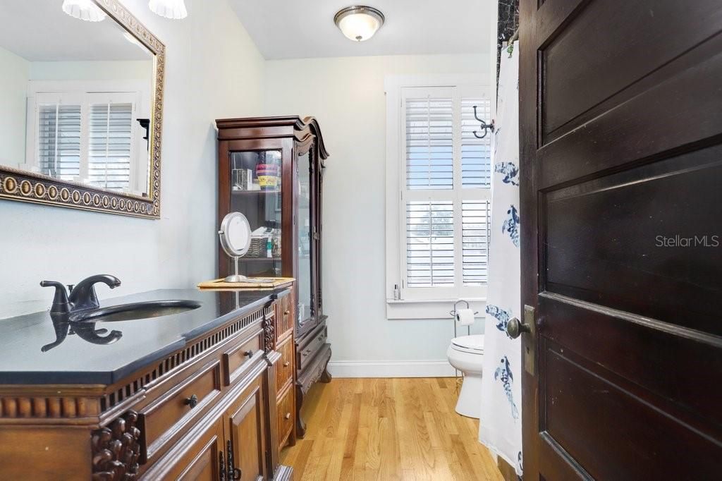 For Sale: $2,000,000 (3 beds, 2 baths, 2378 Square Feet)