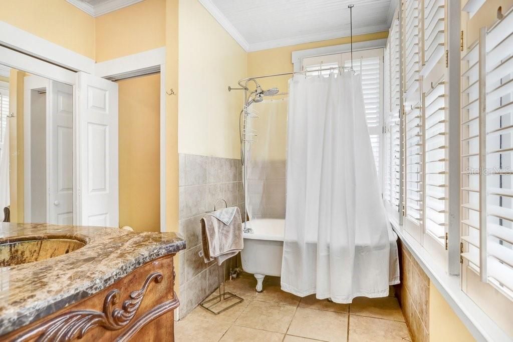 For Sale: $2,000,000 (3 beds, 2 baths, 2378 Square Feet)