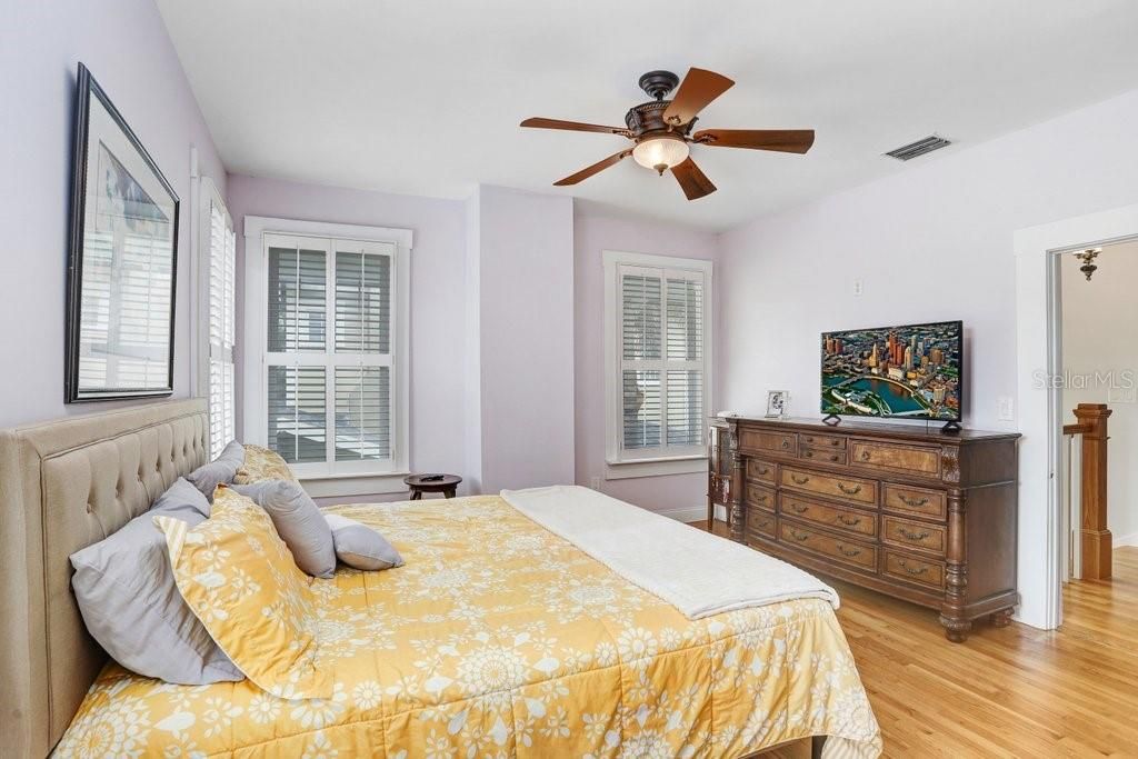 For Sale: $2,000,000 (3 beds, 2 baths, 2378 Square Feet)