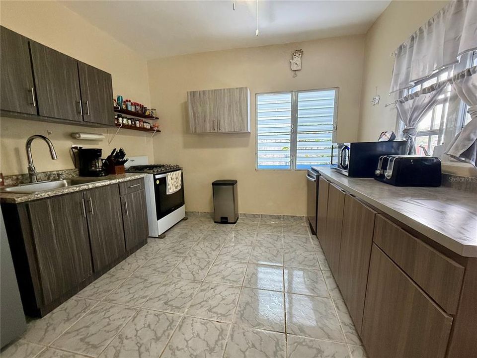 For Sale: $169,000 (3 beds, 2 baths, 1190 Square Feet)