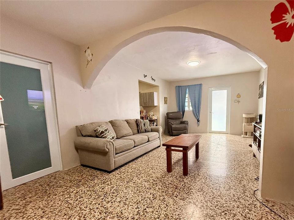 For Sale: $169,000 (3 beds, 2 baths, 1190 Square Feet)
